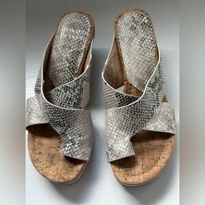 Donald Pliner- Elegant Snakeskin Patterned Women's Sandals